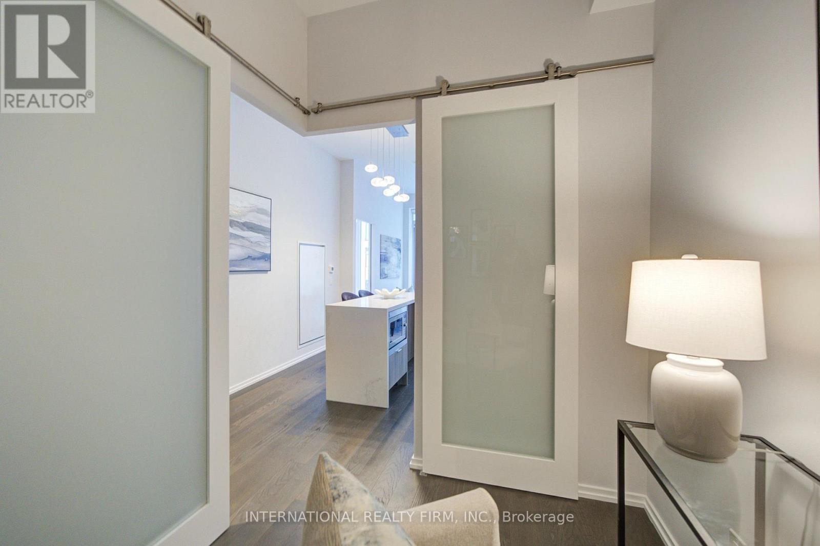 C14105248 Property Photo 11
