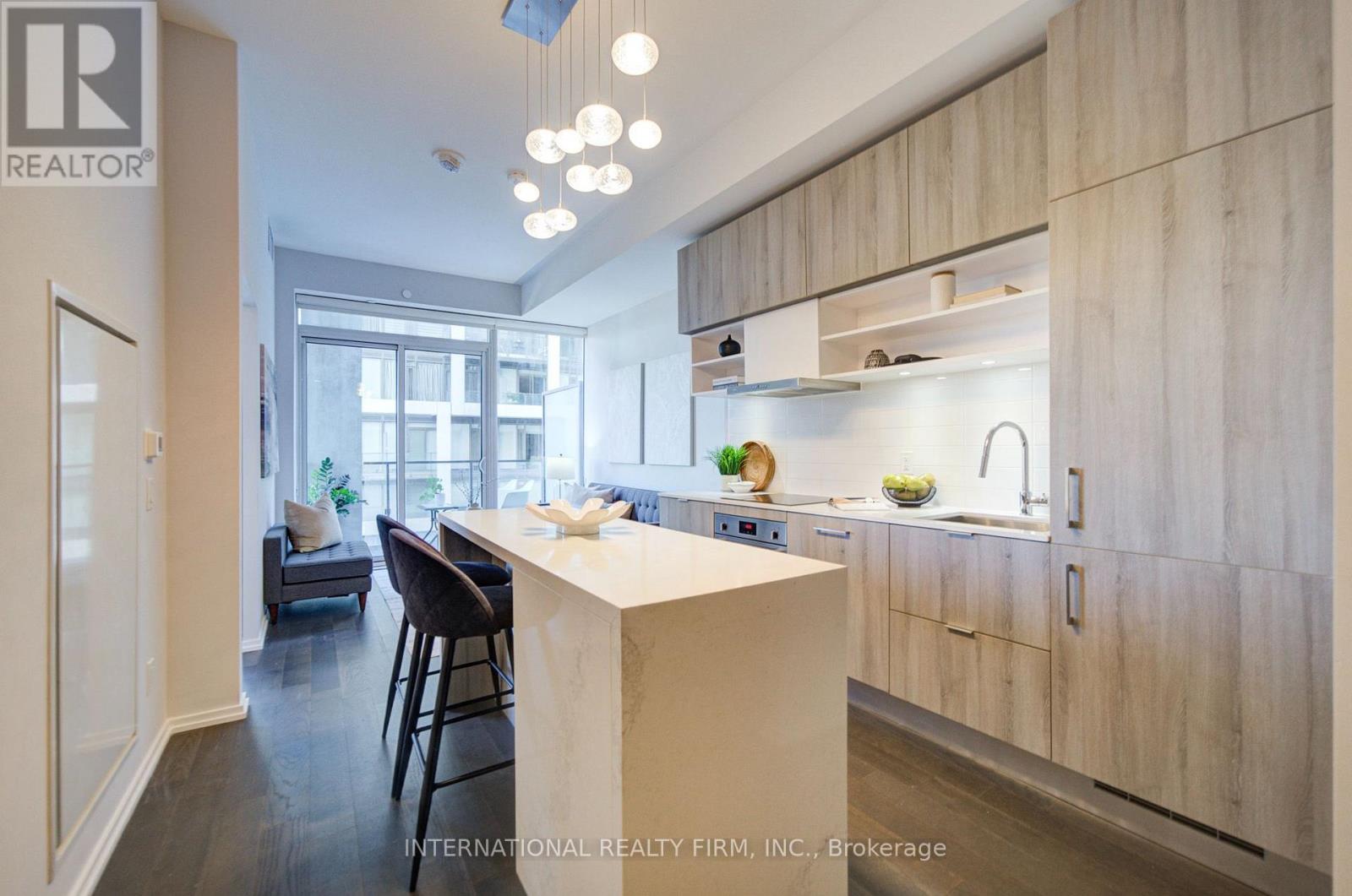 C14105248 Property Photo 12