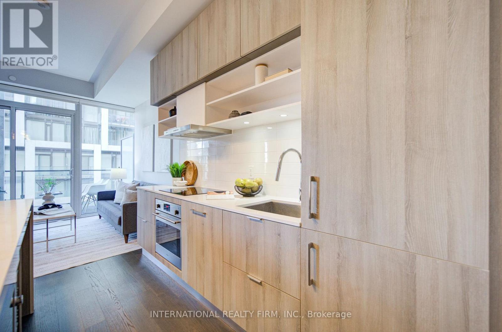 C14105248 Property Photo 14