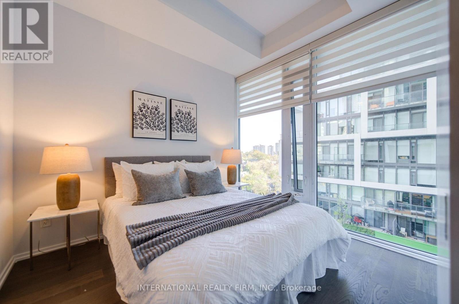 C14105248 Property Photo 24