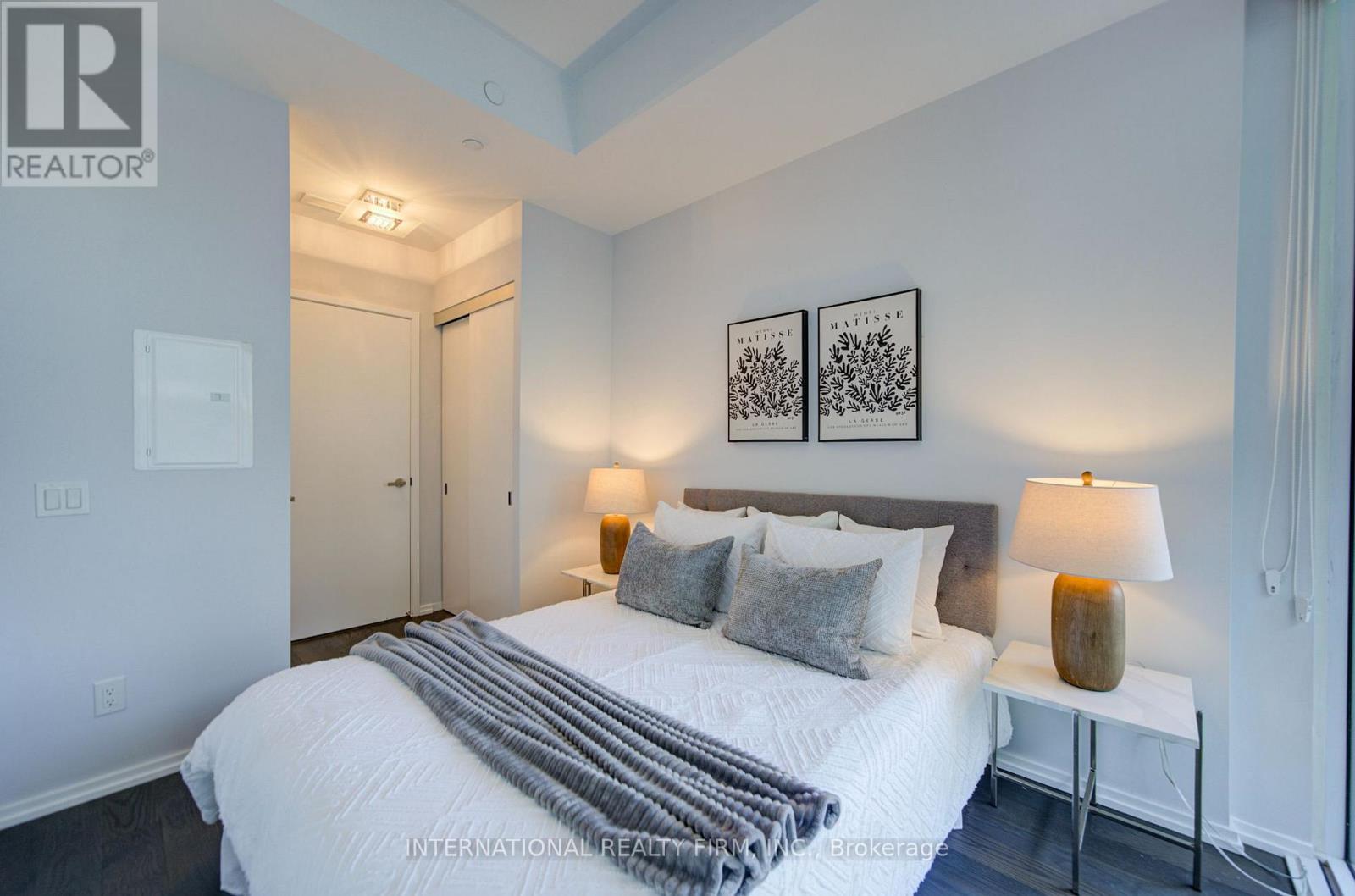 C14105248 Property Photo 26
