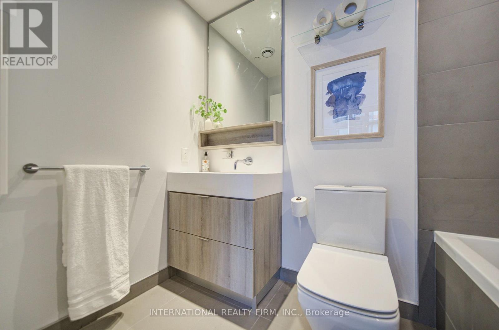 C14105248 Property Photo 29