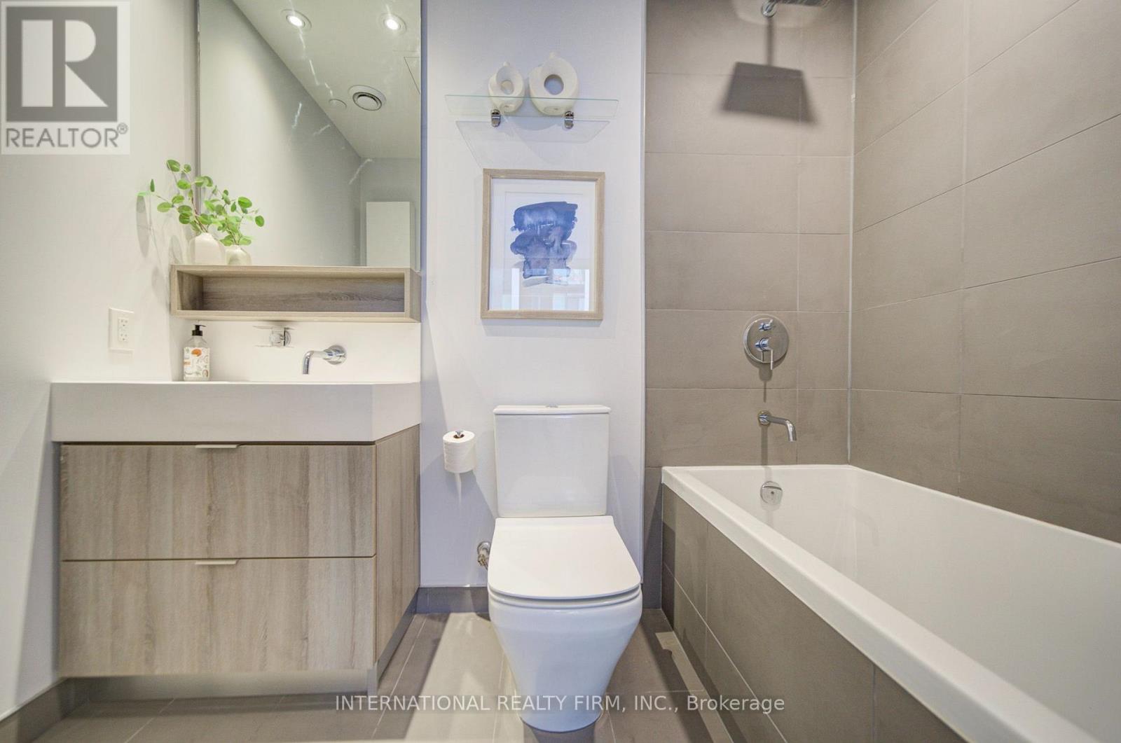C14105248 Property Photo 30