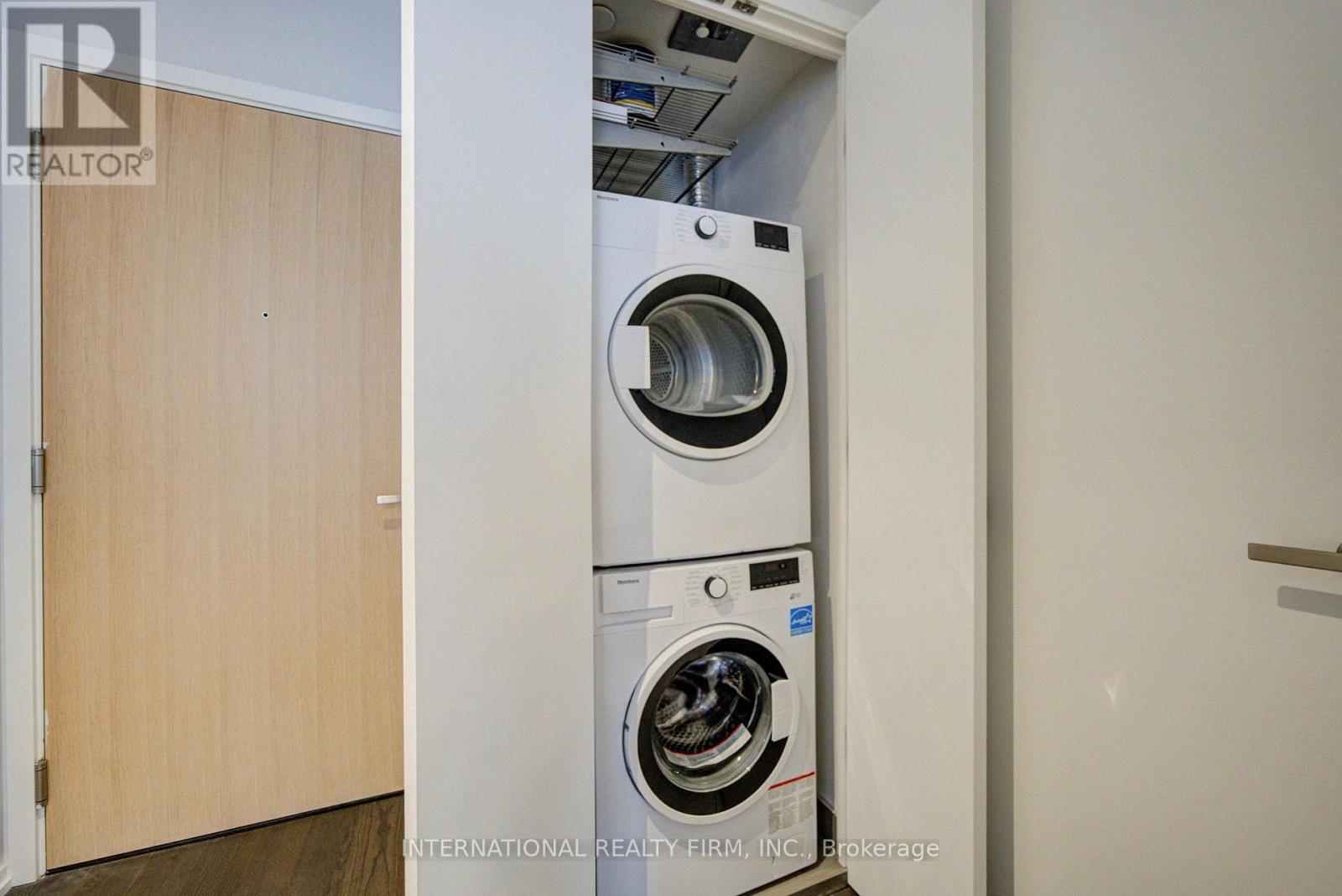 C14105248 Property Photo 32