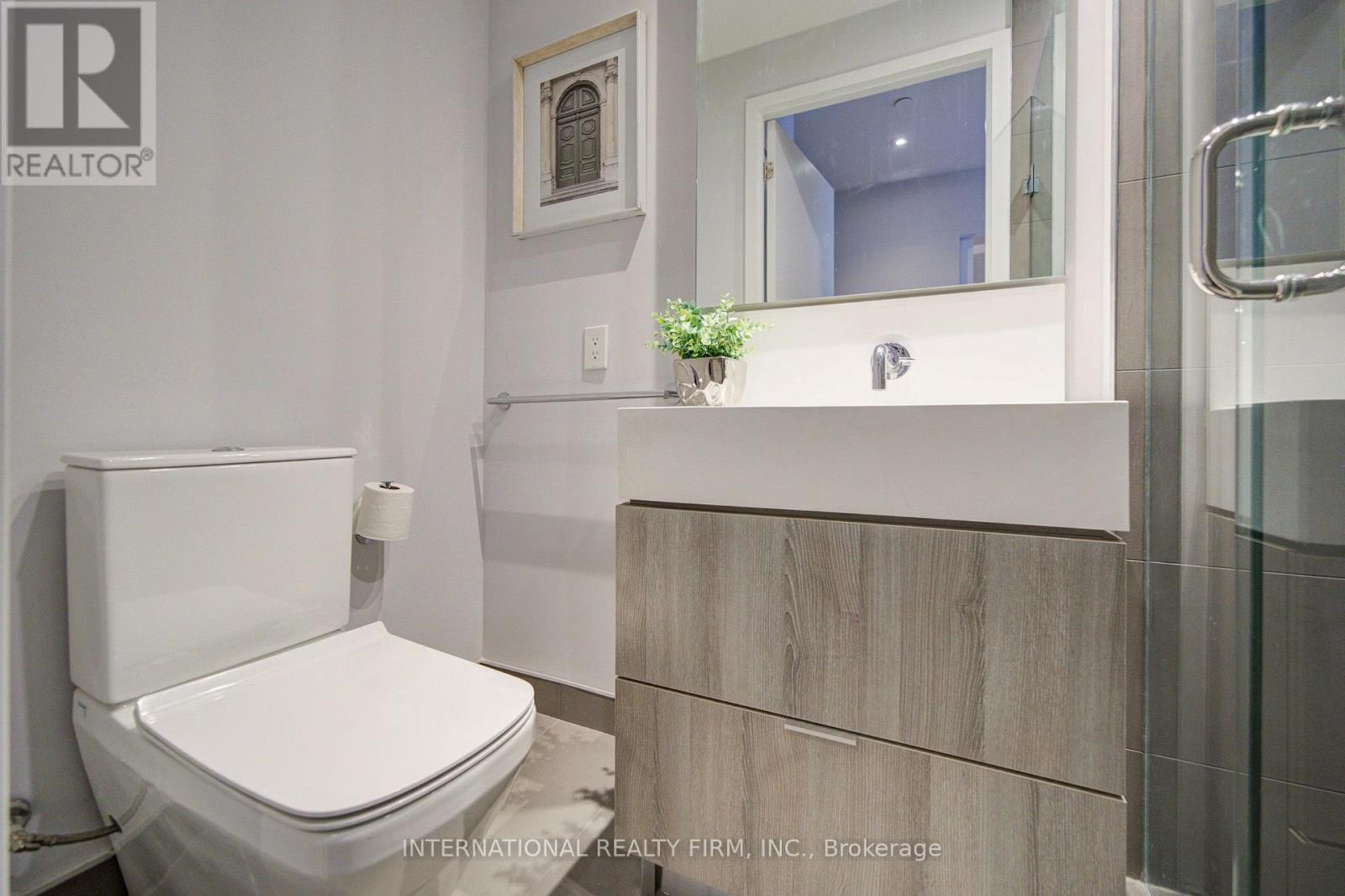 C14105248 Property Photo 33