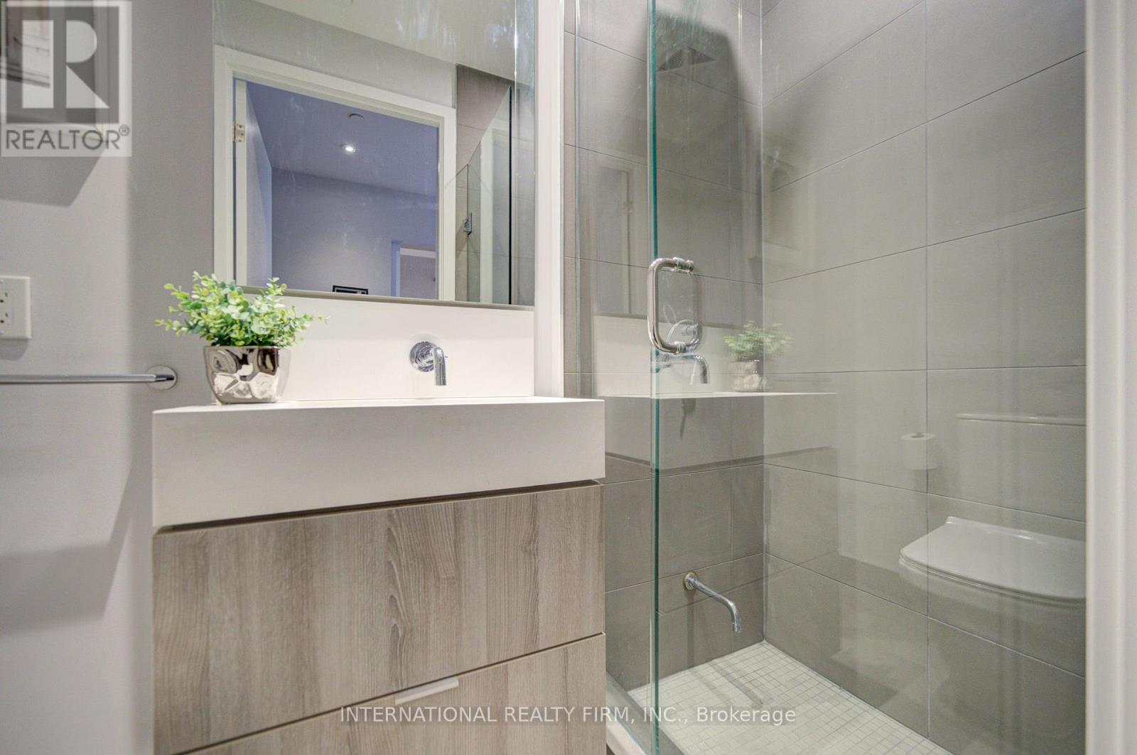 C14105248 Property Photo 34