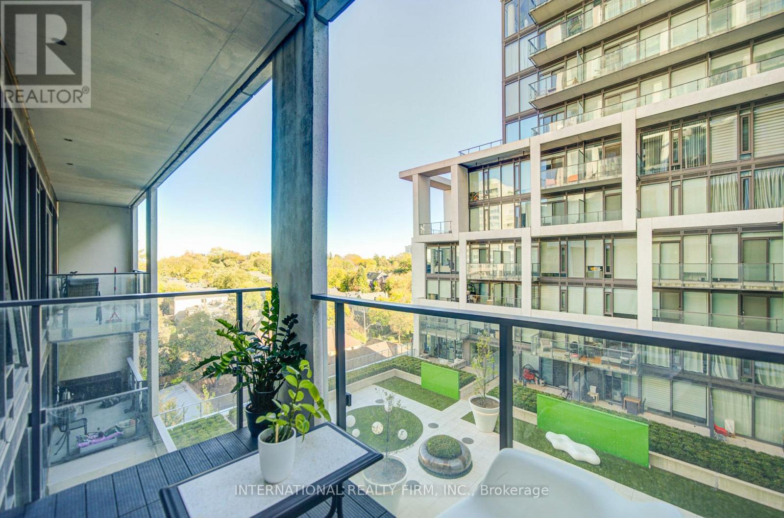 C14105248 Property Photo 38