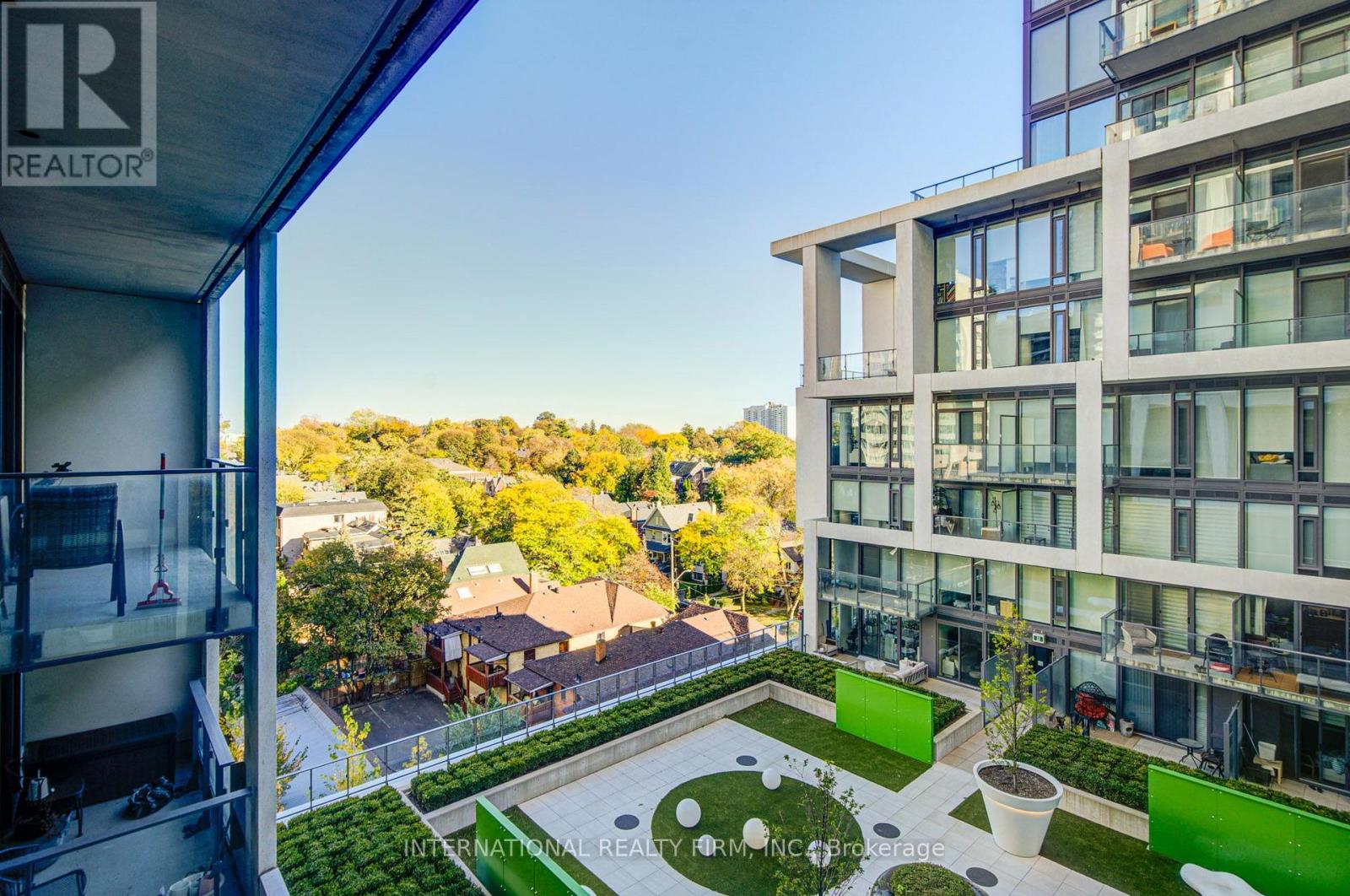 C14105248 Property Photo 44