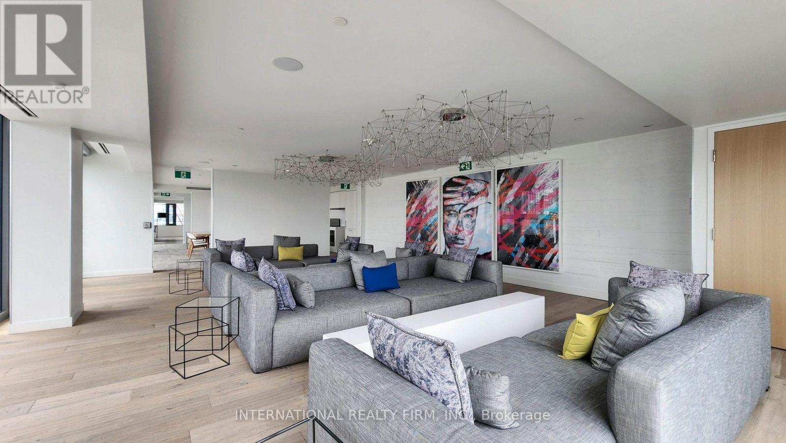 C14105248 Property Photo 47