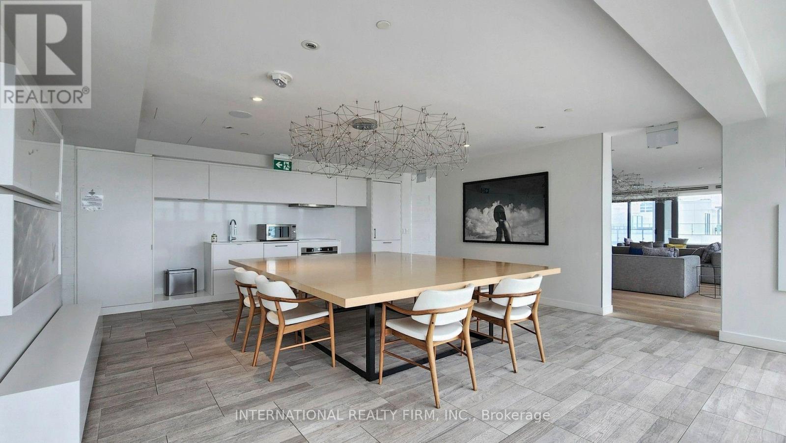C14105248 Property Photo 50