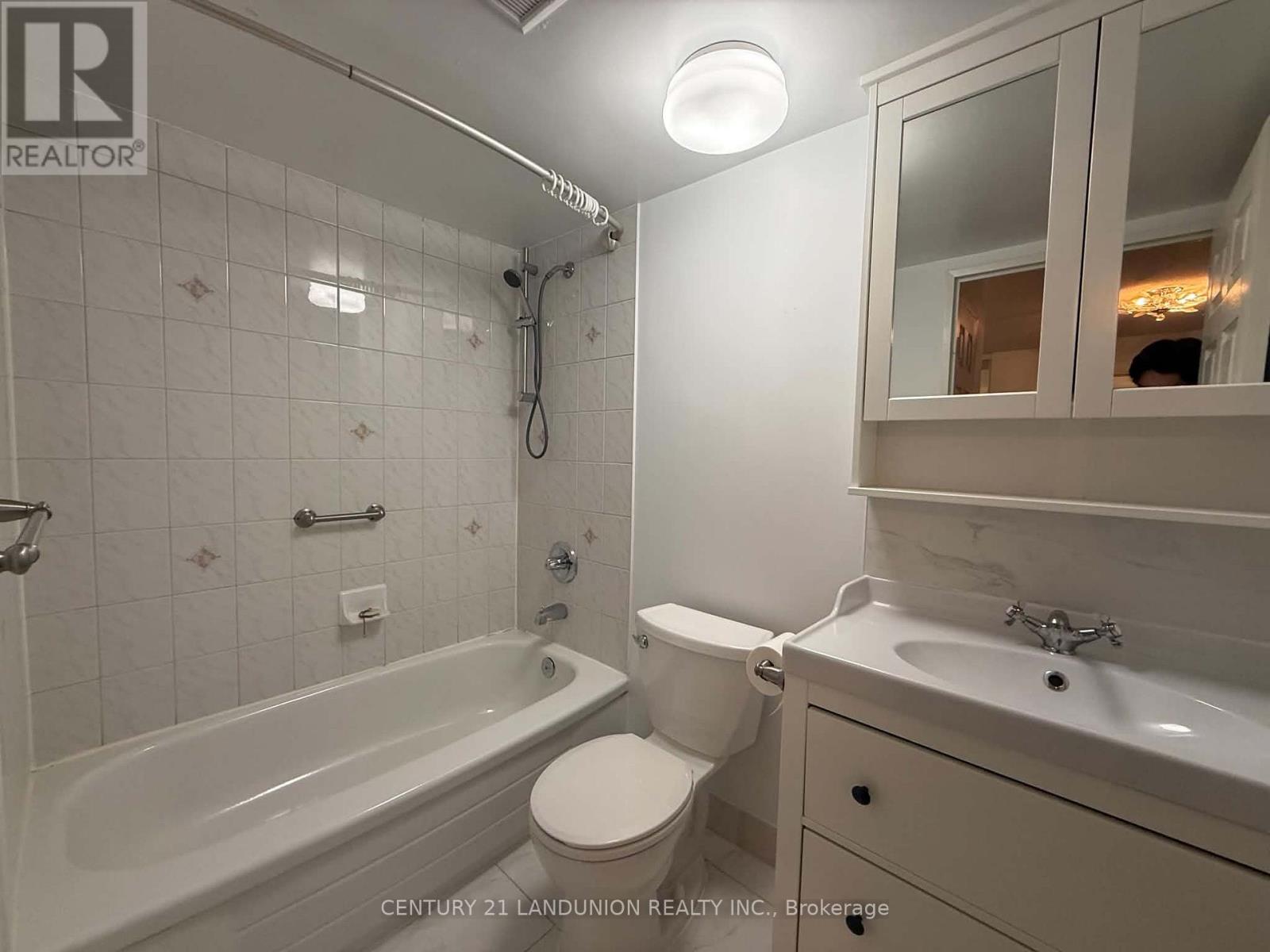 709 - 256 Doris Avenue Property Photo 6