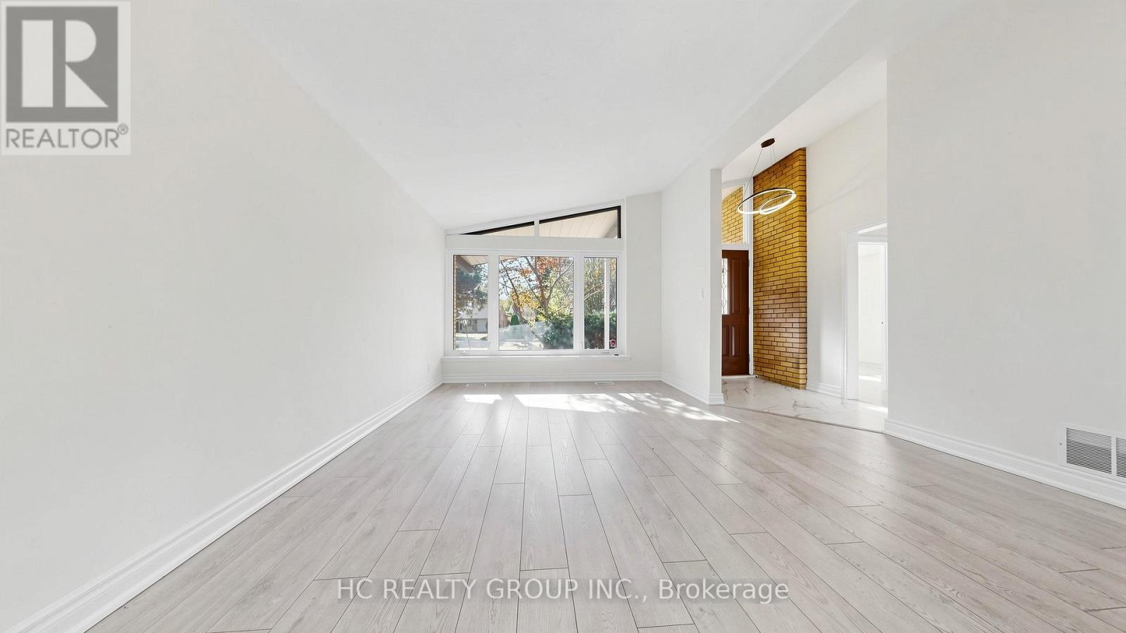 52 Dukinfield Crescent Property Photo 2