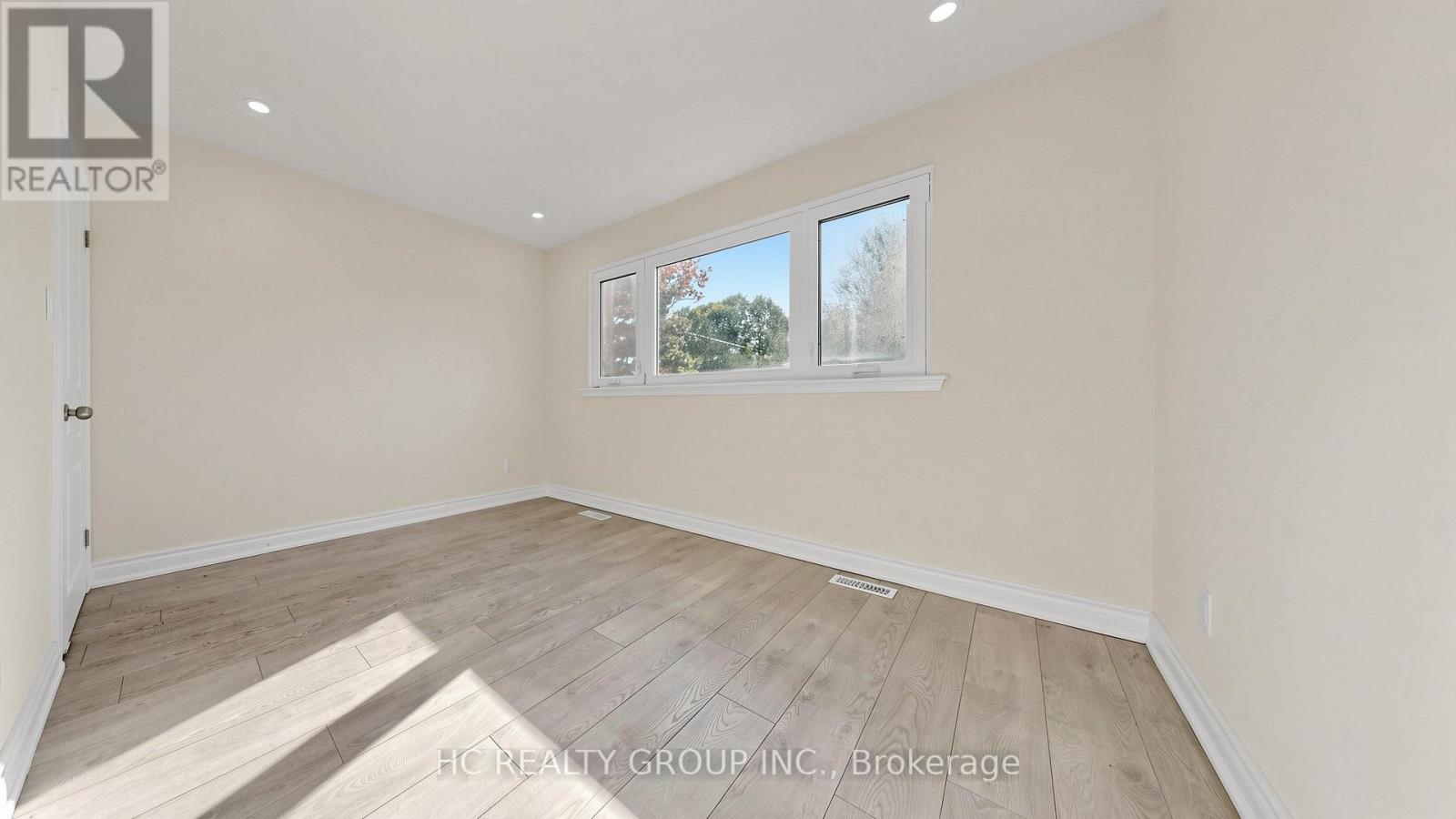 52 Dukinfield Crescent Property Photo 8