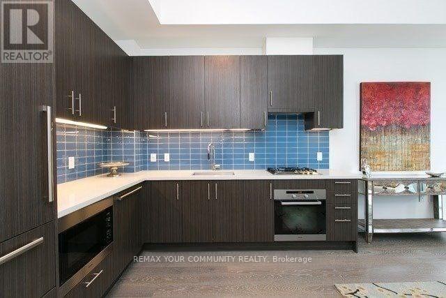 918 - 29 Queens Quay E Property Photo 5