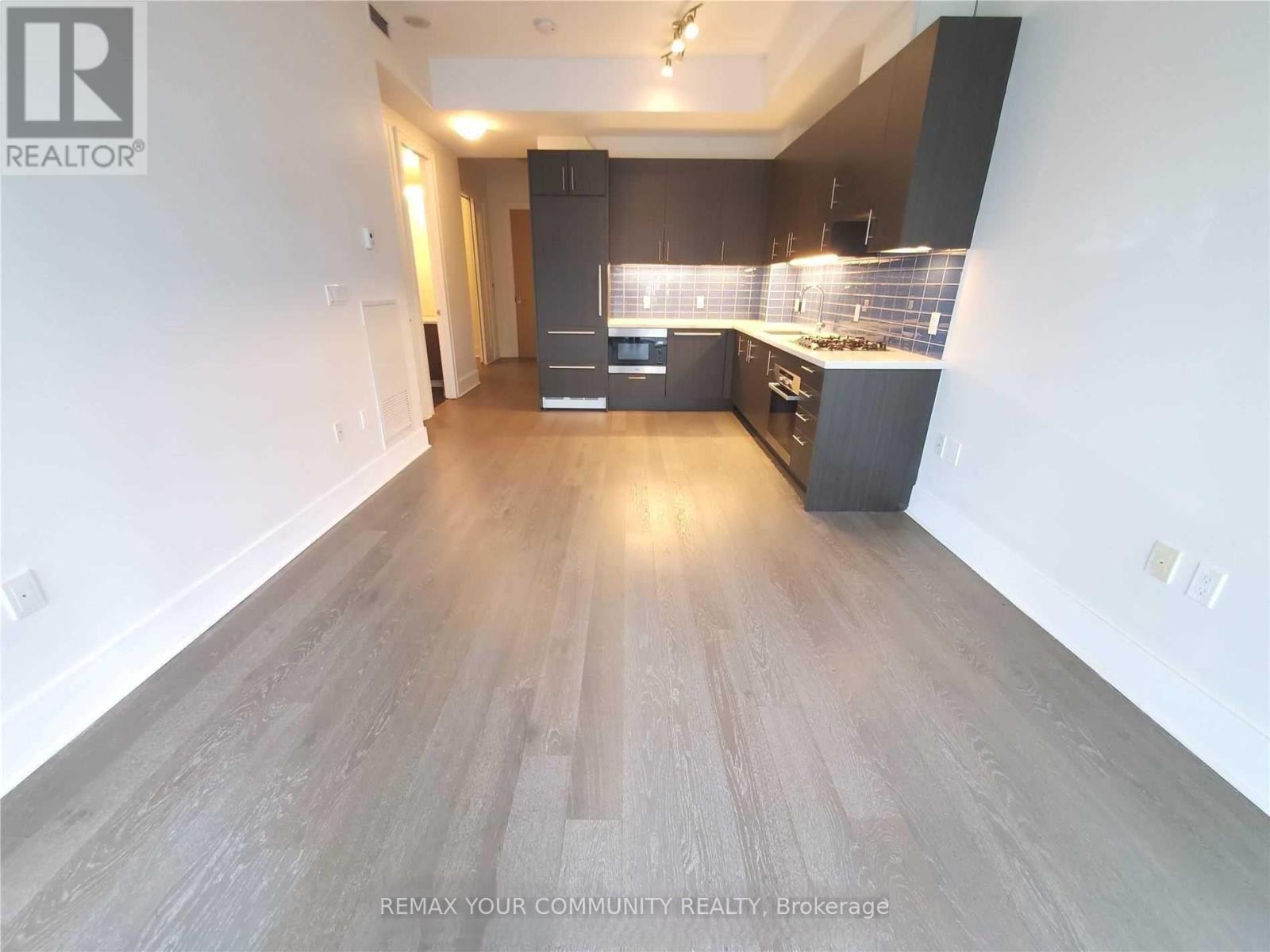 918 - 29 Queens Quay E Property Photo 7
