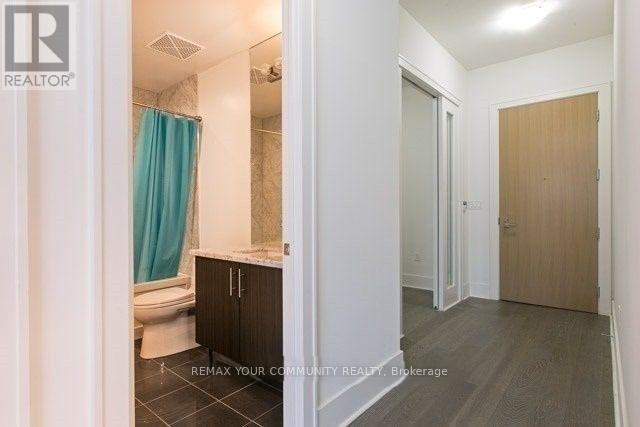 918 - 29 Queens Quay E Property Photo 11