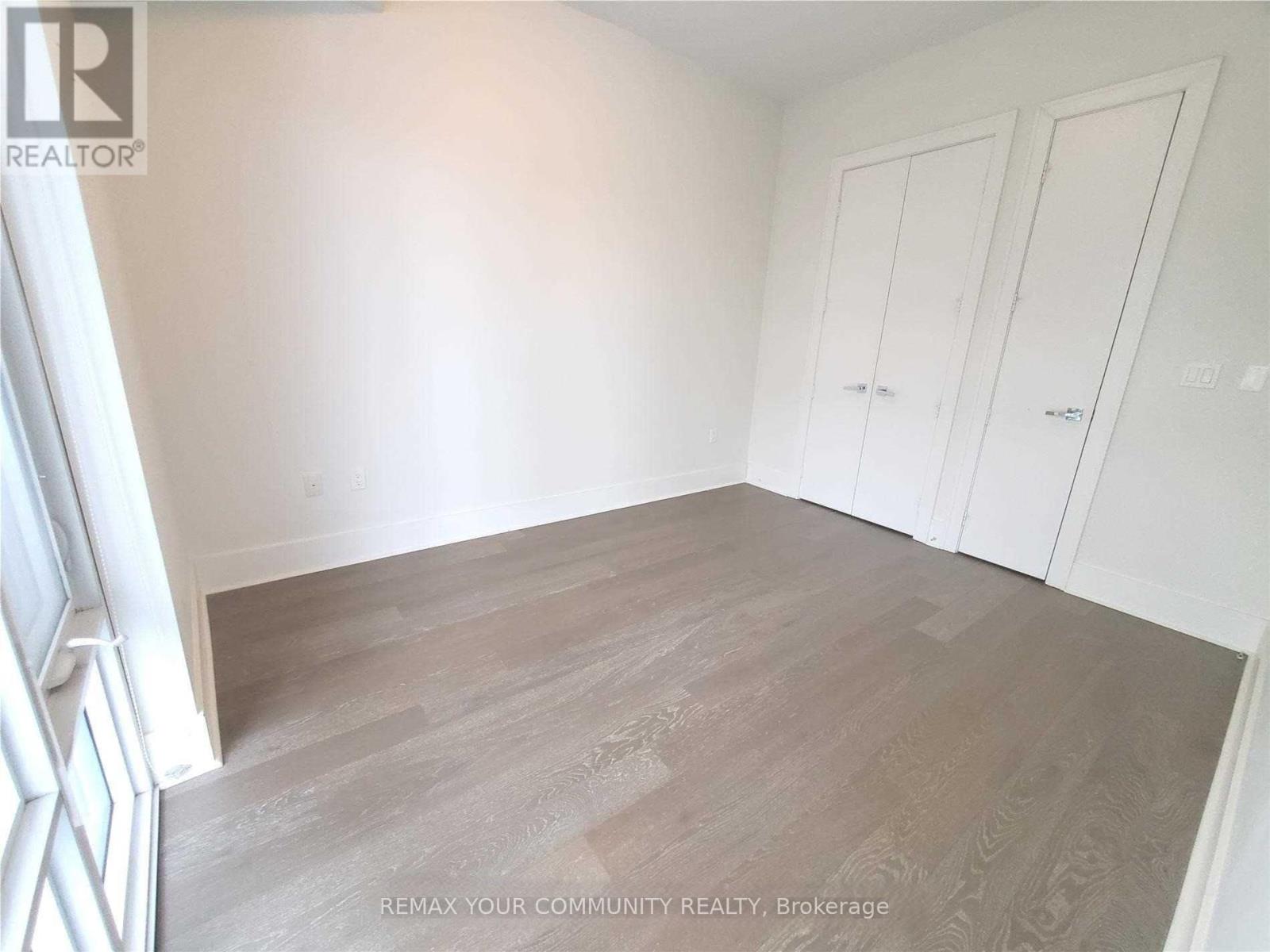918 - 29 Queens Quay E Property Photo 12