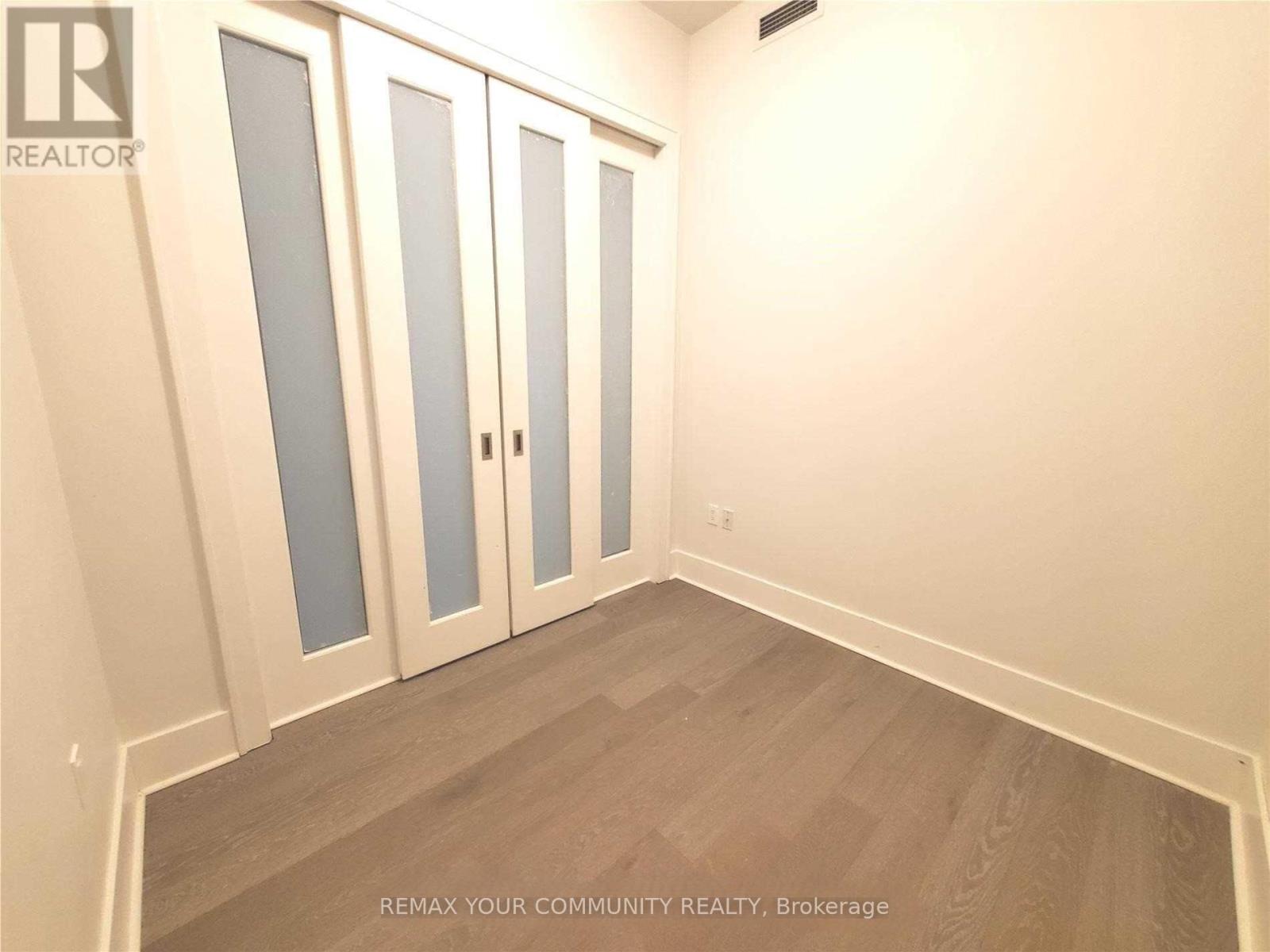918 - 29 Queens Quay E Property Photo 13