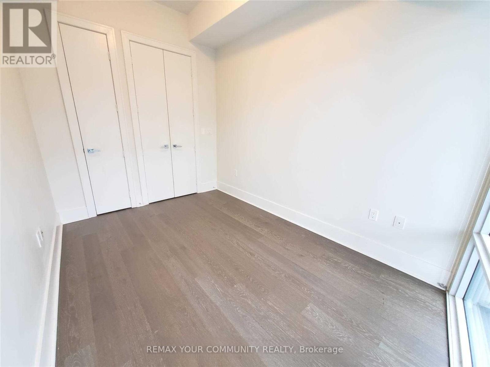 918 - 29 Queens Quay E Property Photo 15
