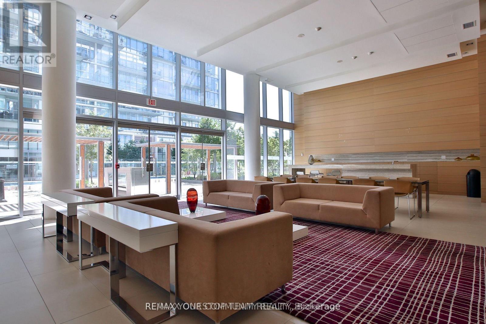 918 - 29 Queens Quay E Property Photo 25
