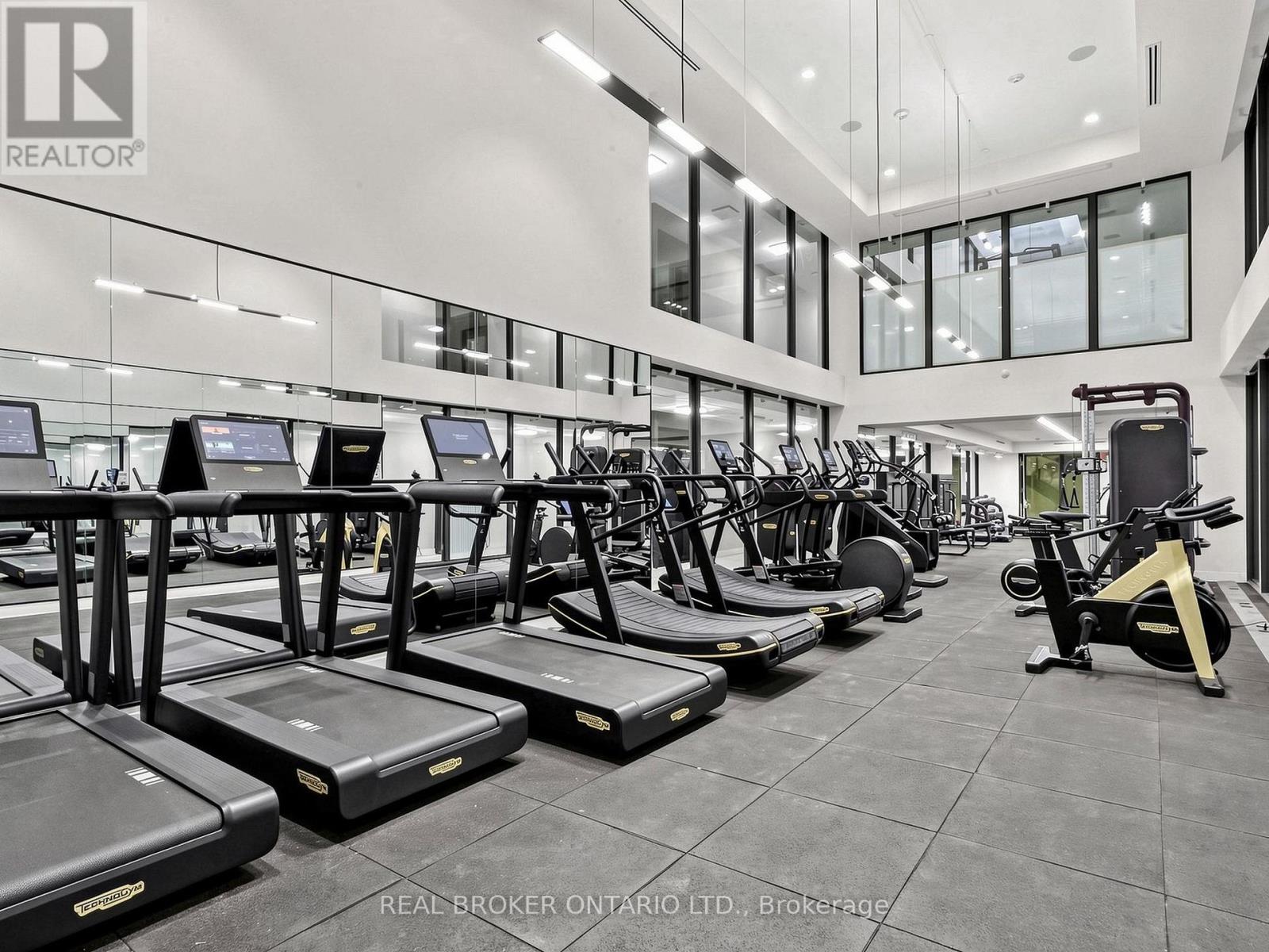 816 - 158 Front Street E Property Photo 22