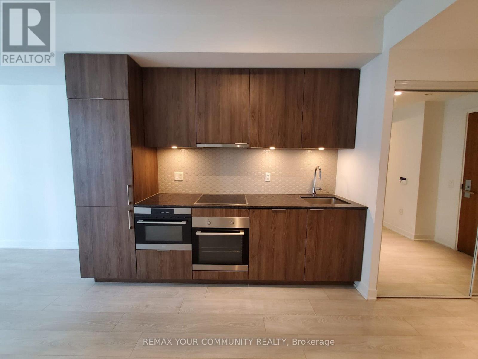 408 - 15 Queens Quay E Property Photo 3