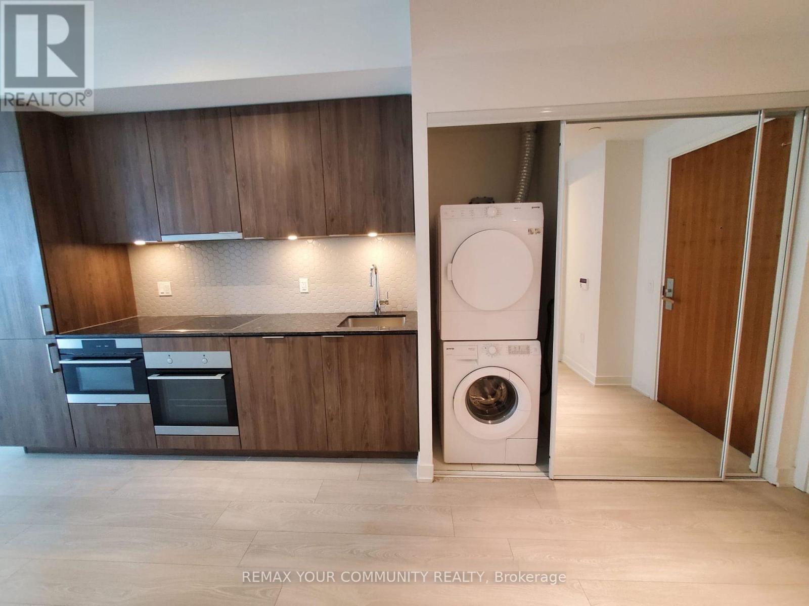 408 - 15 Queens Quay E Property Photo 11