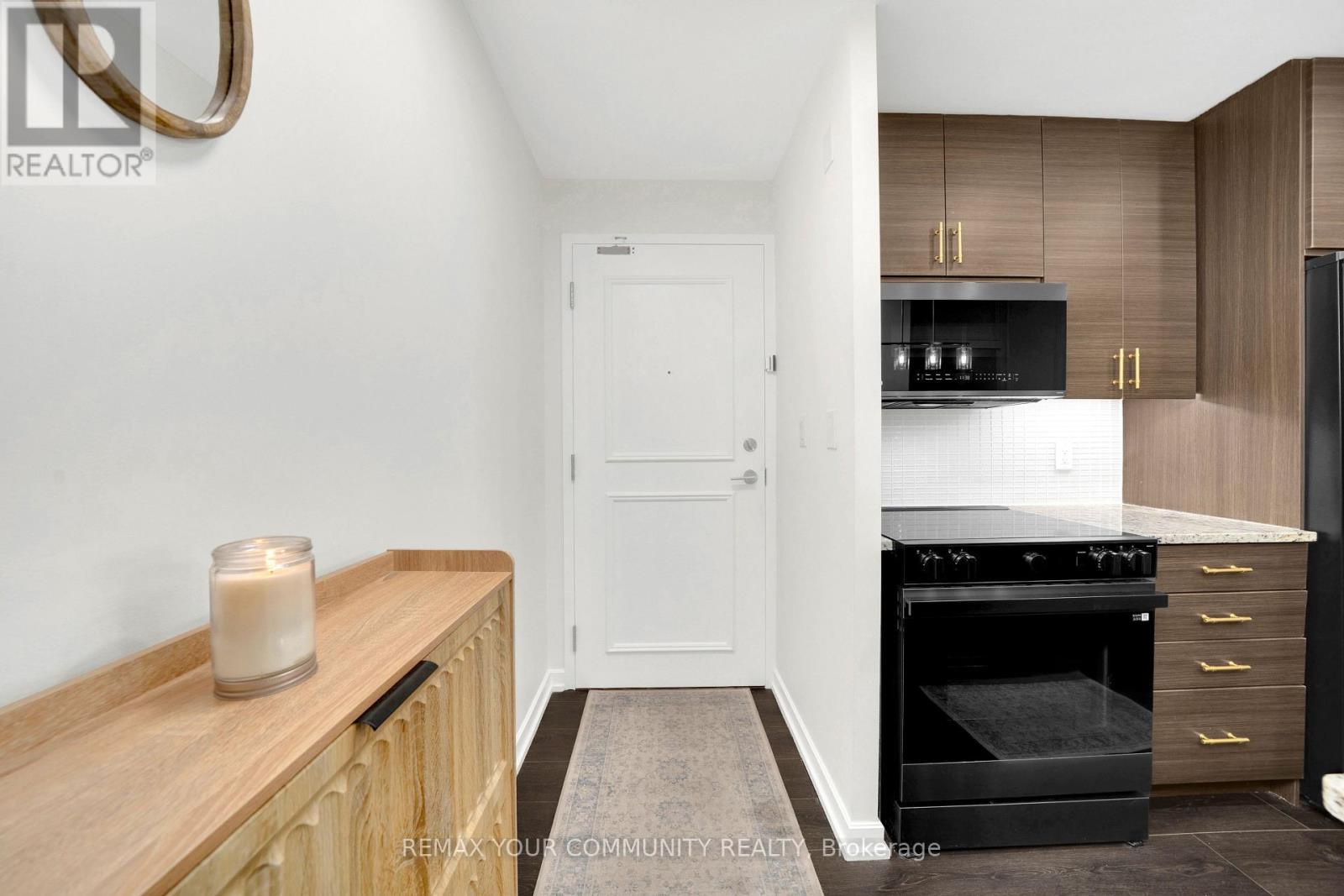 1607 - 70 Forest Manor Road Property Photo 6