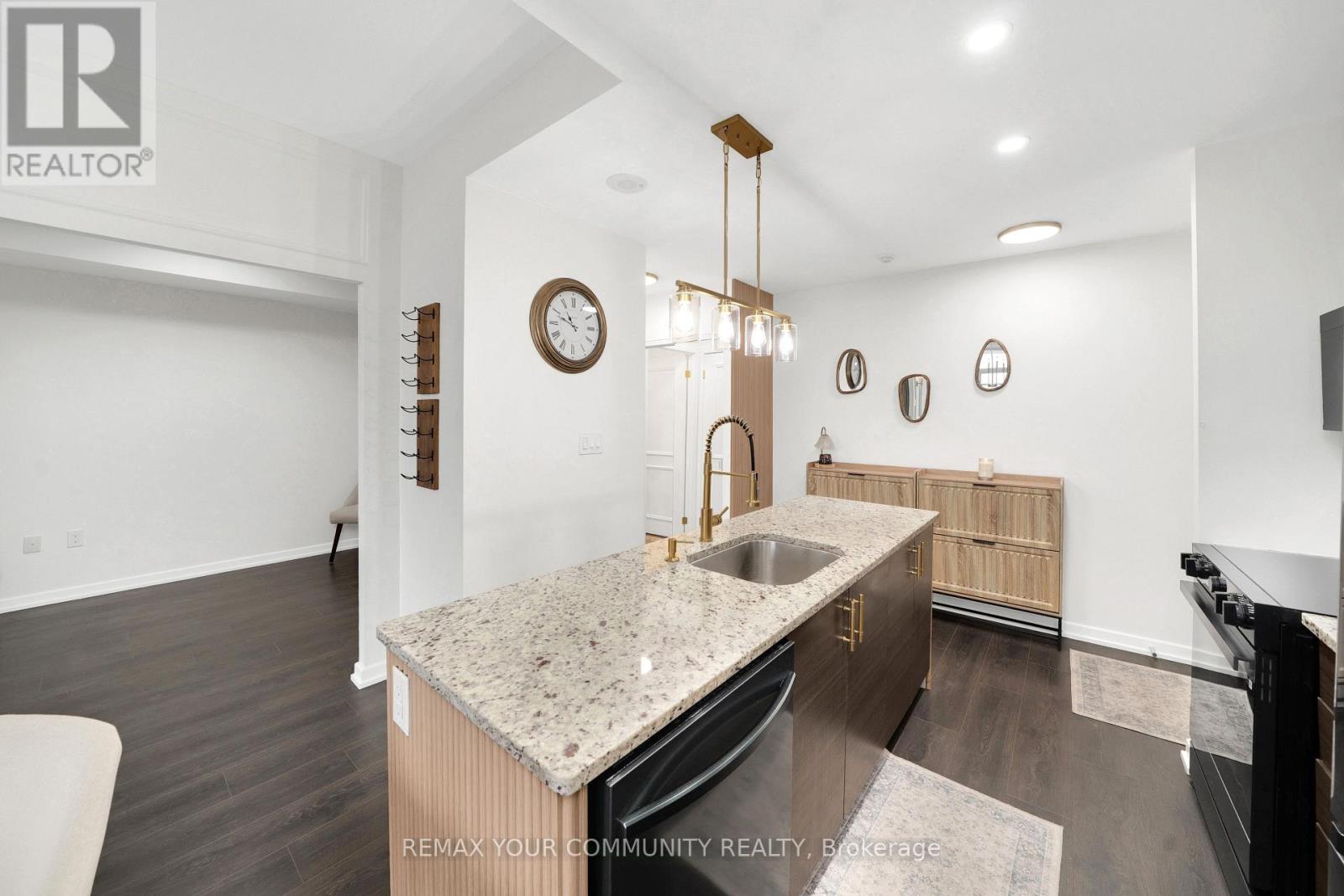 1607 - 70 Forest Manor Road Property Photo 8
