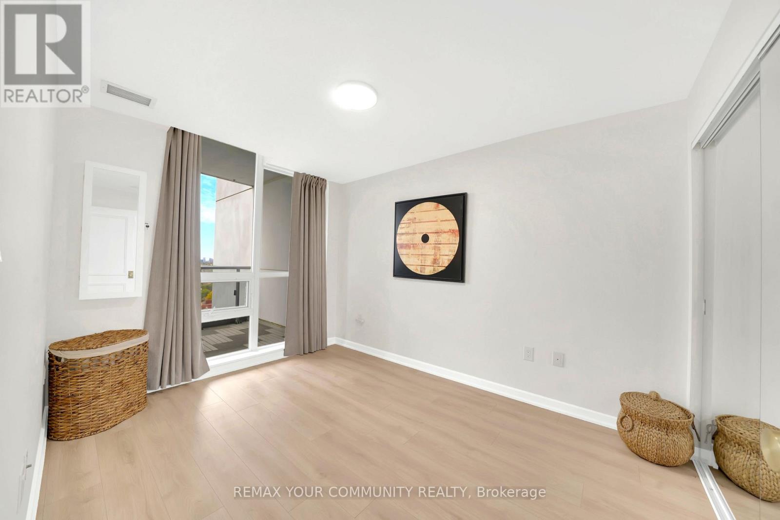 1607 - 70 Forest Manor Road Property Photo 20