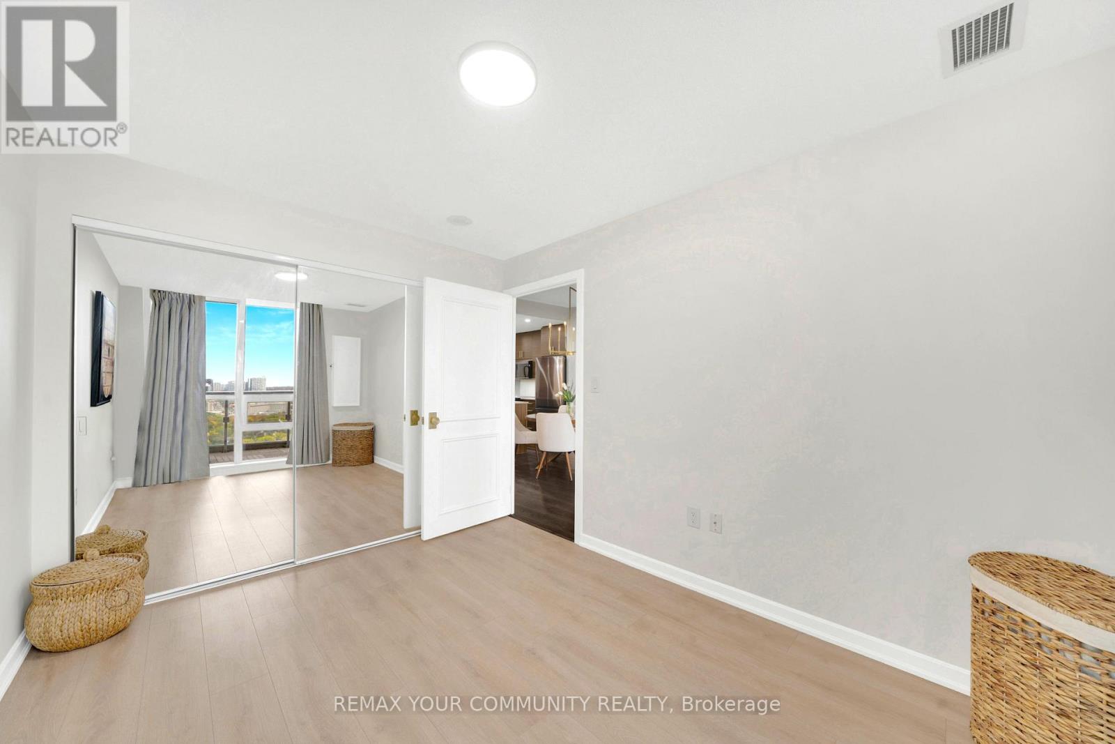 1607 - 70 Forest Manor Road Property Photo 22