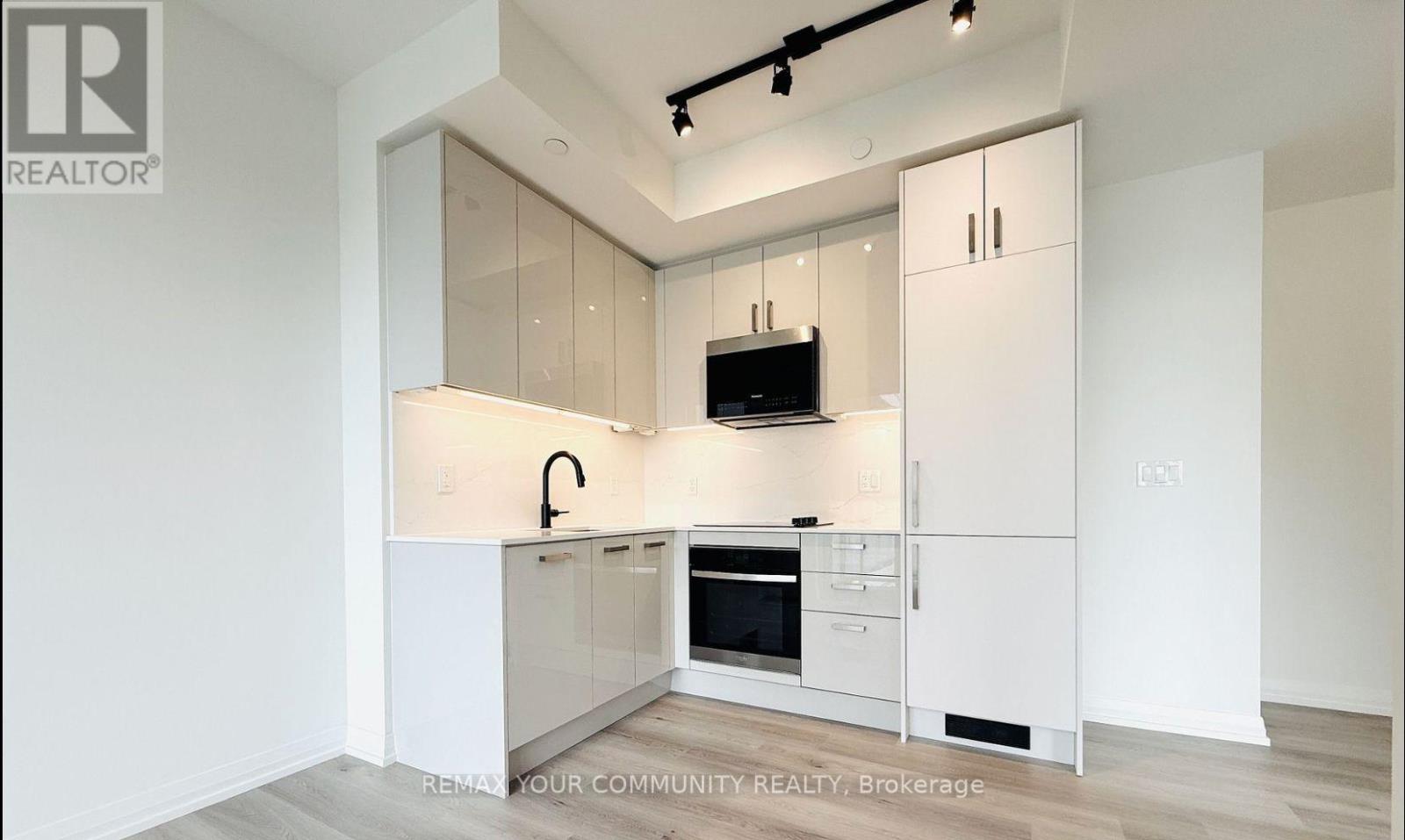 2113 - 280 Dundas Street W Property Photo 4