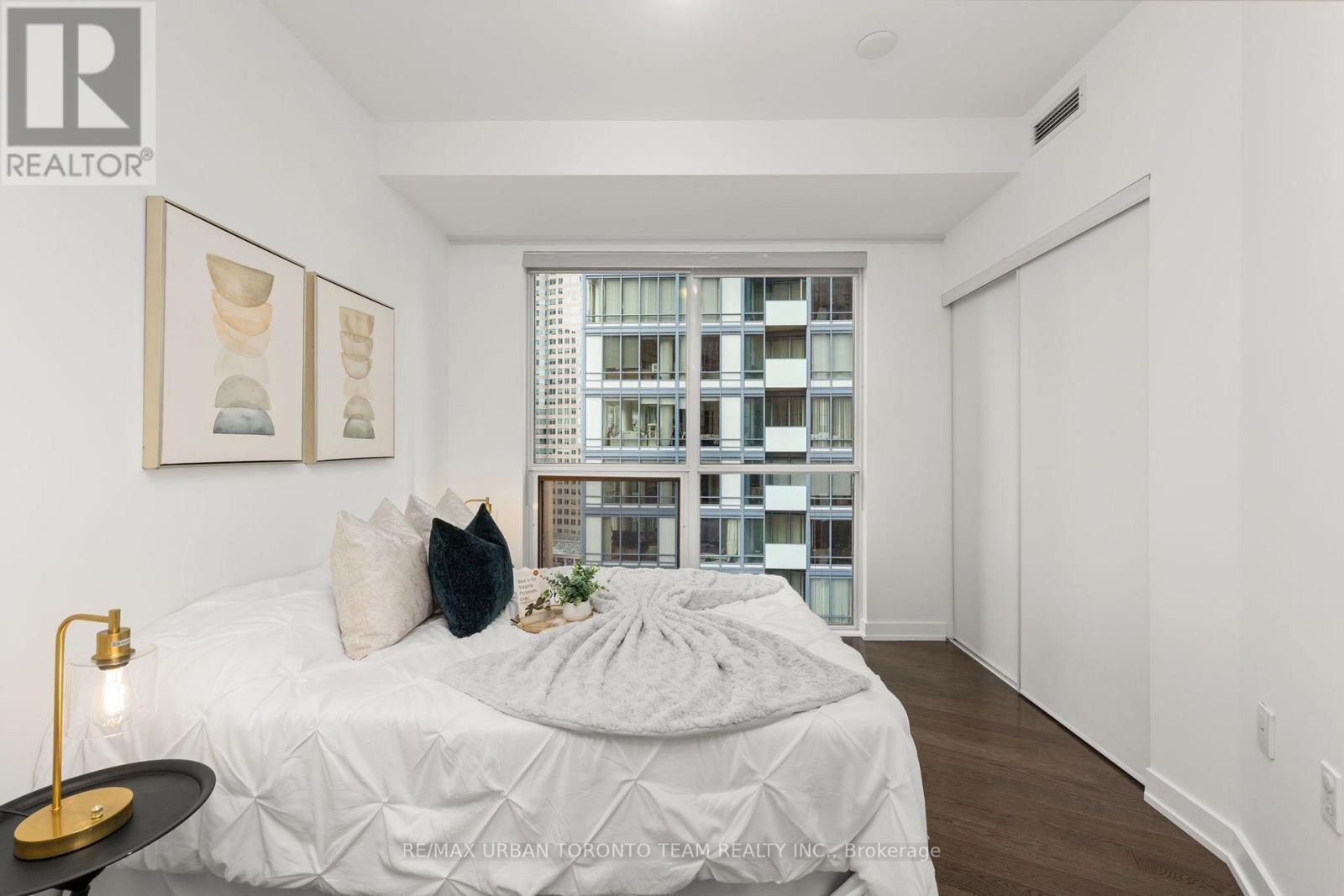 2104 - 1 The Esplanade Avenue Property Photo 14
