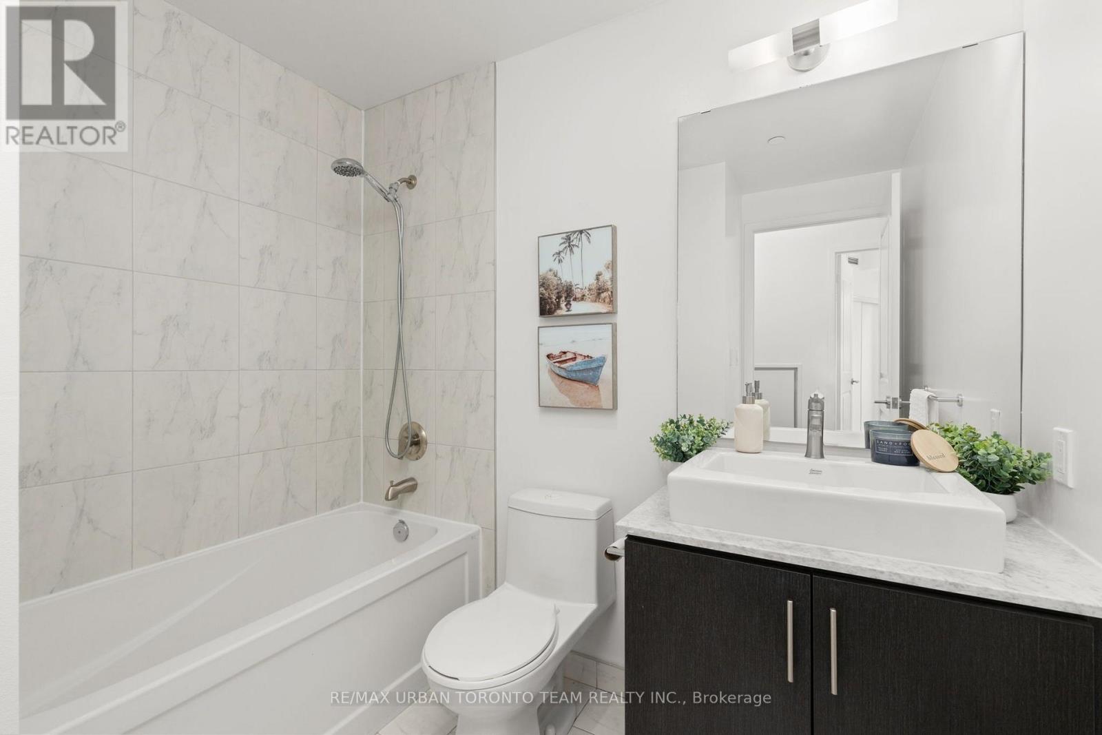 2104 - 1 The Esplanade Avenue Property Photo 16