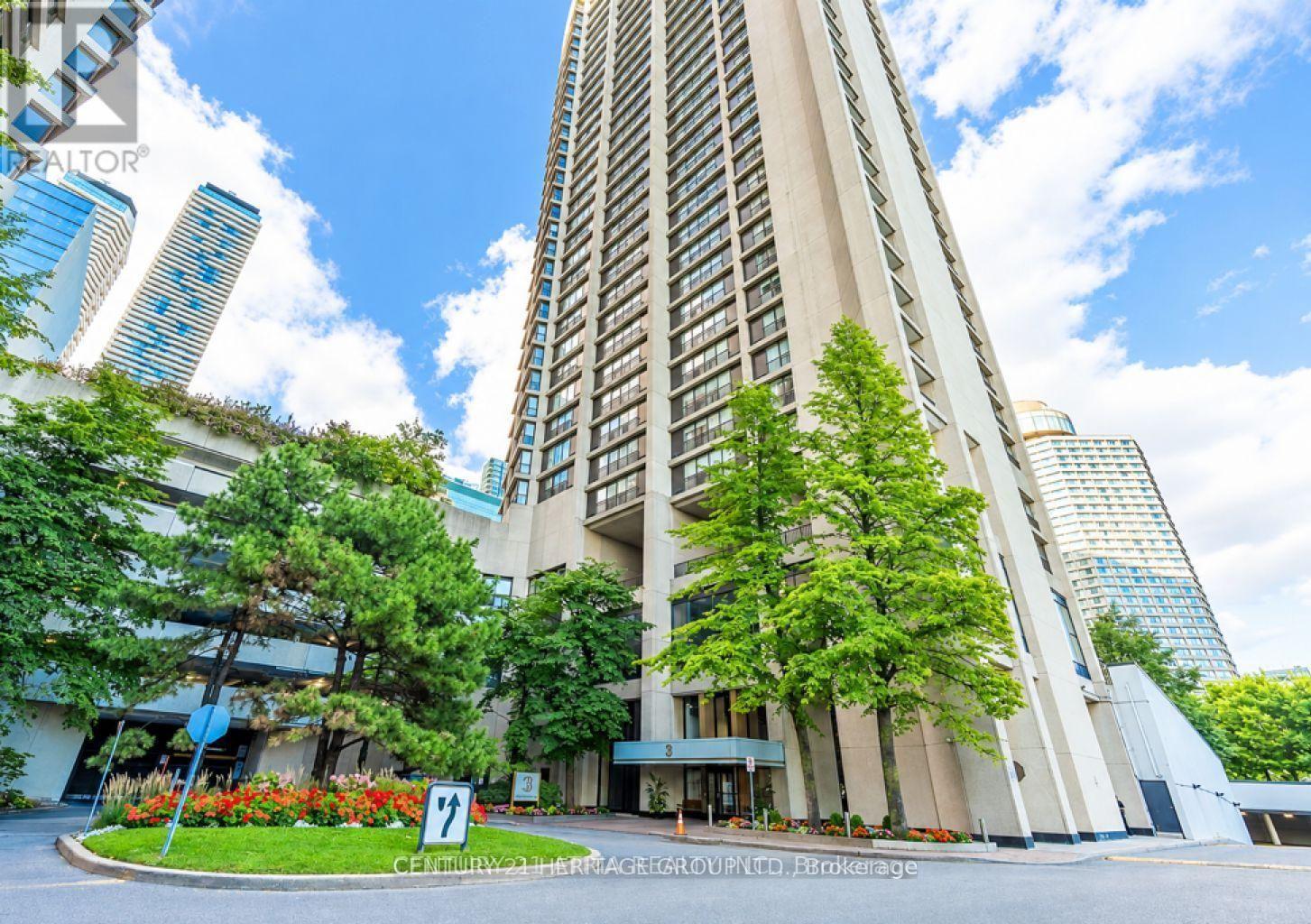 1822 - 33 HARBOUR SQUARE Property Photo 1
