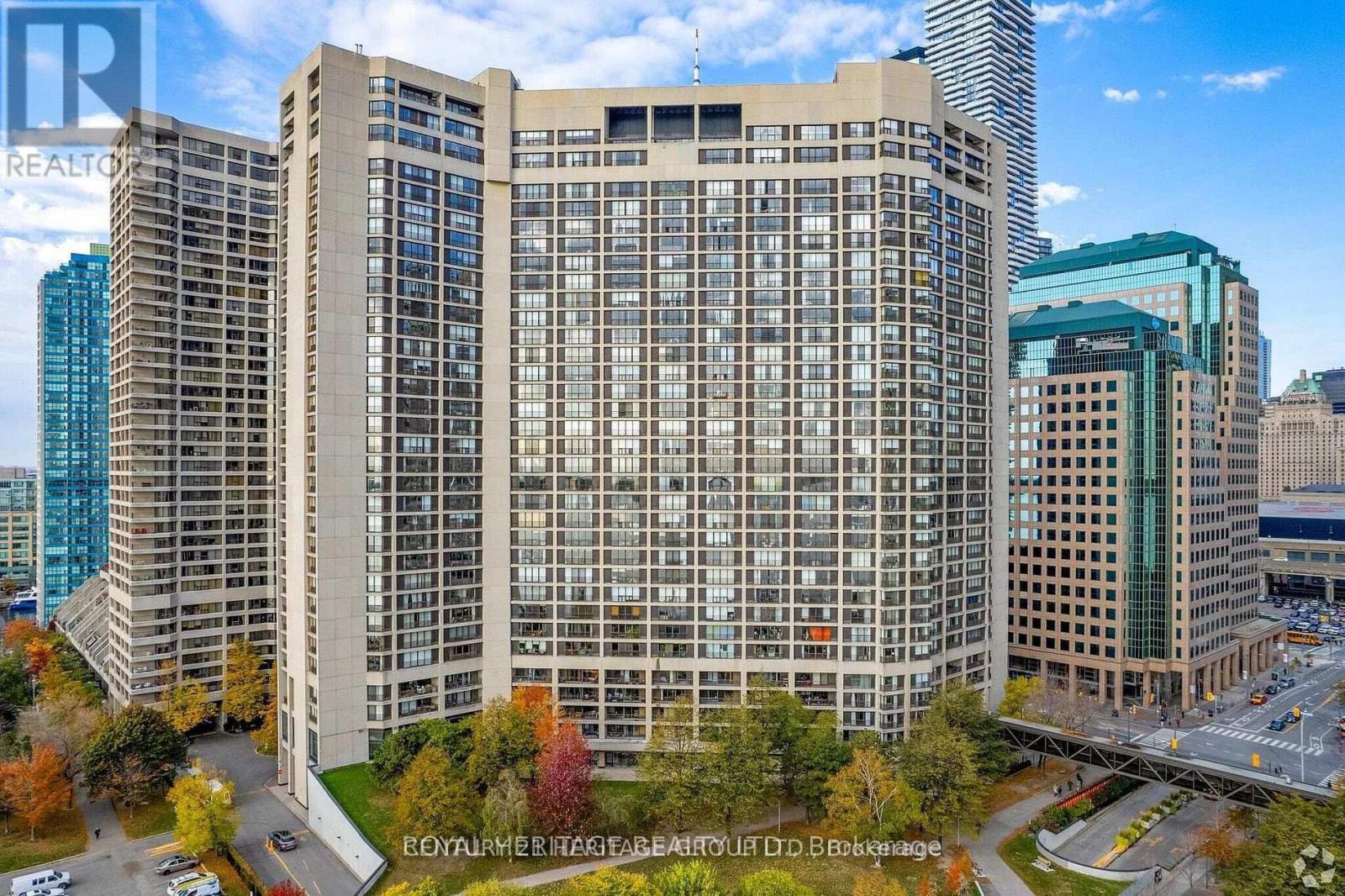 1822 - 33 Harbour Square Property Photo 3