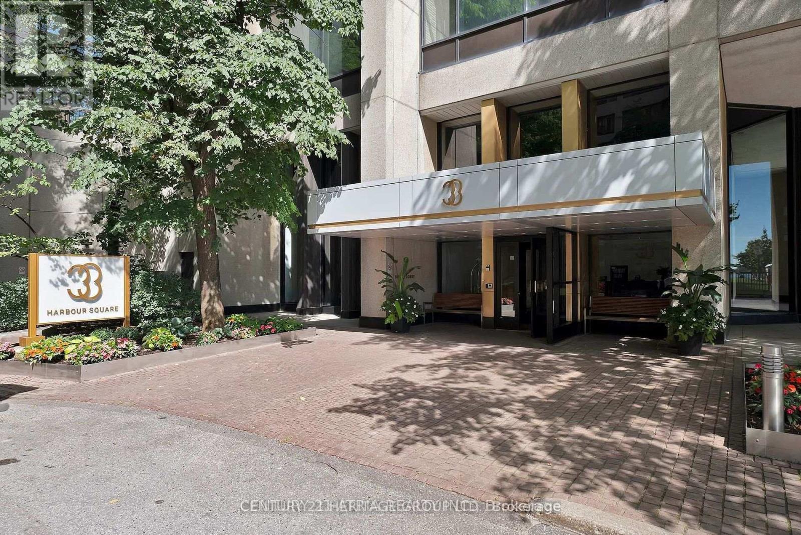 1822 - 33 Harbour Square Property Photo 4
