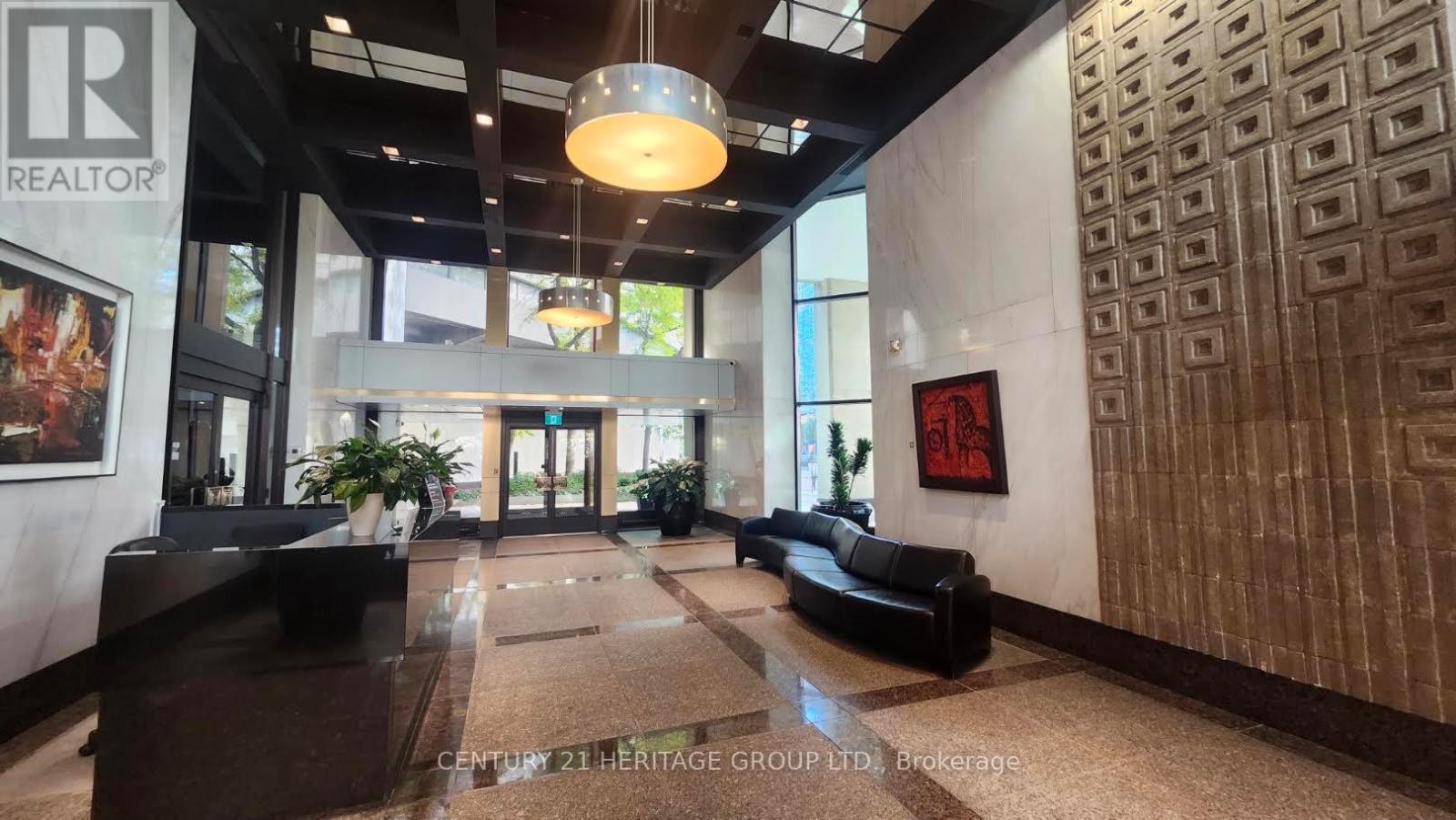 1822 - 33 Harbour Square Property Photo 5