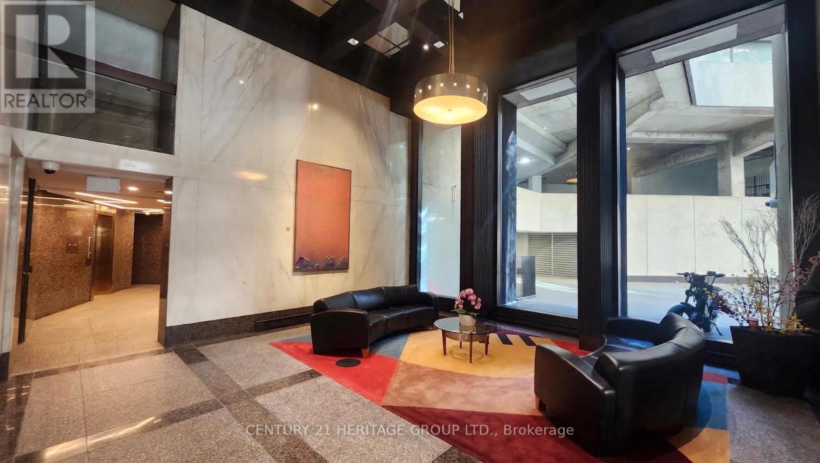 1822 - 33 Harbour Square Property Photo 7