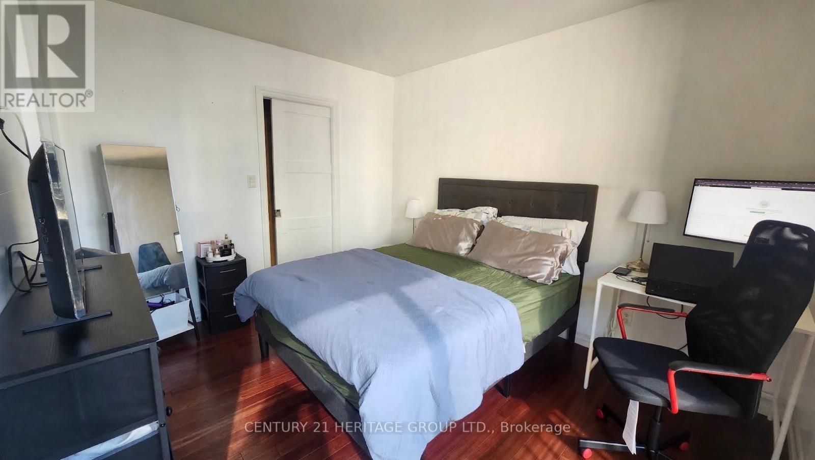 1822 - 33 Harbour Square Property Photo 13