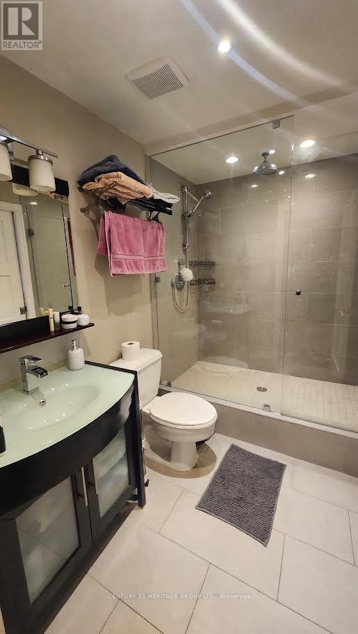 1822 - 33 Harbour Square Property Photo 15