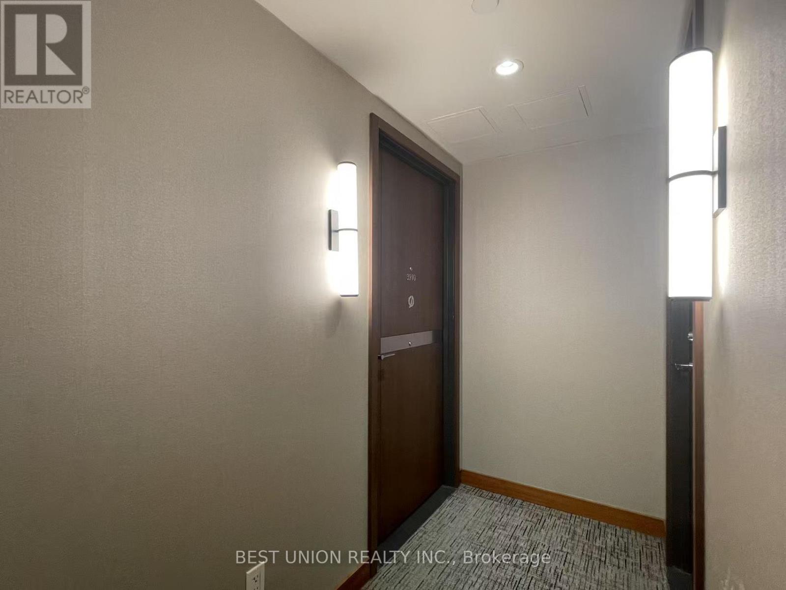 3910 - 17 Bathurst Street Property Photo 5