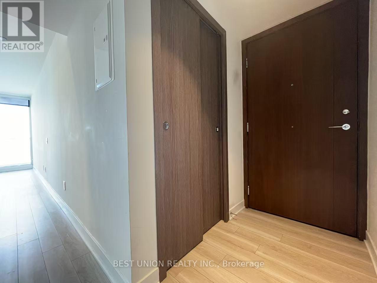 3910 - 17 Bathurst Street Property Photo 7