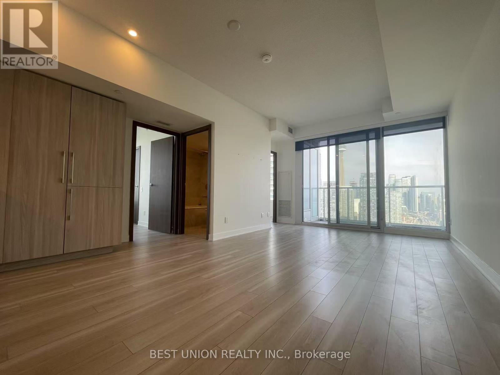 3910 - 17 Bathurst Street Property Photo 8