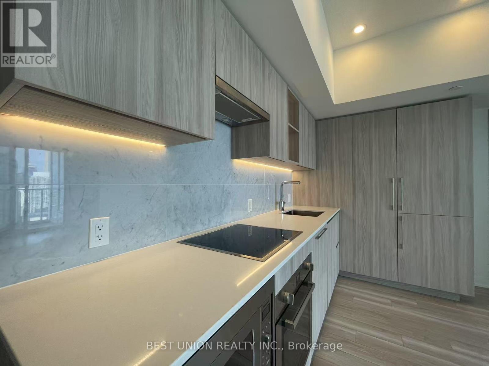 3910 - 17 Bathurst Street Property Photo 11