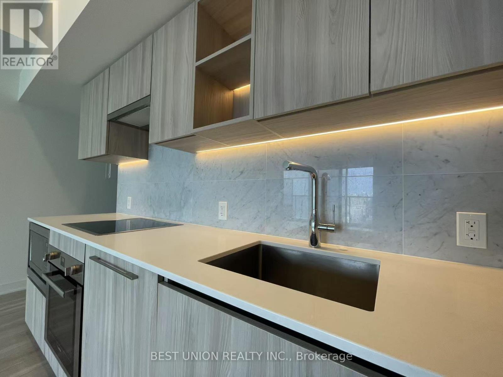 3910 - 17 Bathurst Street Property Photo 12