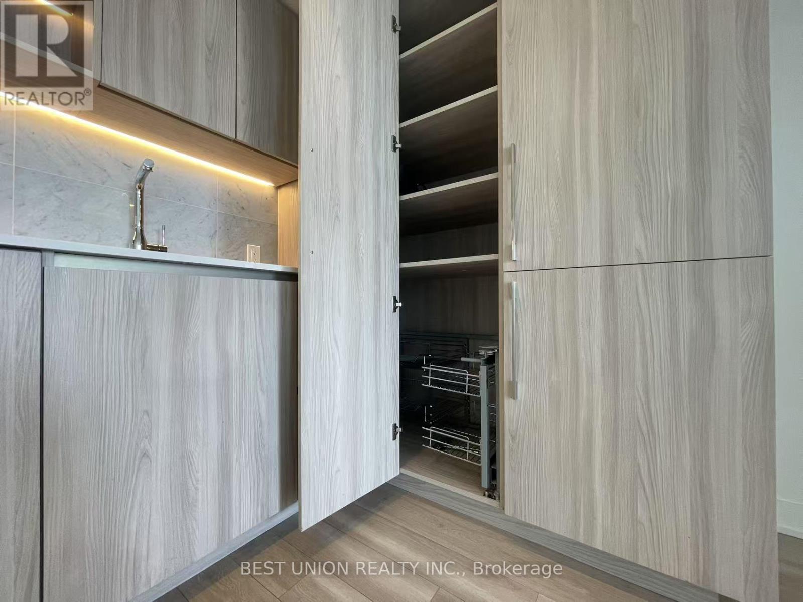 3910 - 17 Bathurst Street Property Photo 13