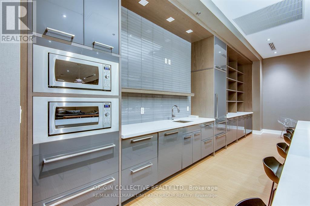 405 - 111 St Clair Avenue W Property Photo 18