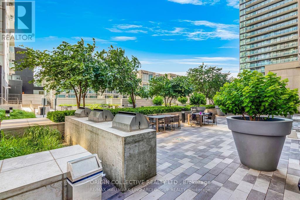 405 - 111 St Clair Avenue W Property Photo 24