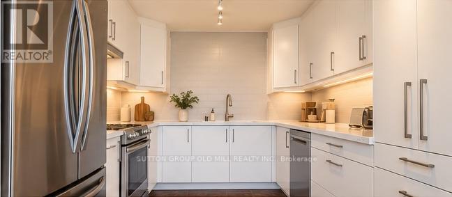 803 - 190 St George Street Property Photo 2
